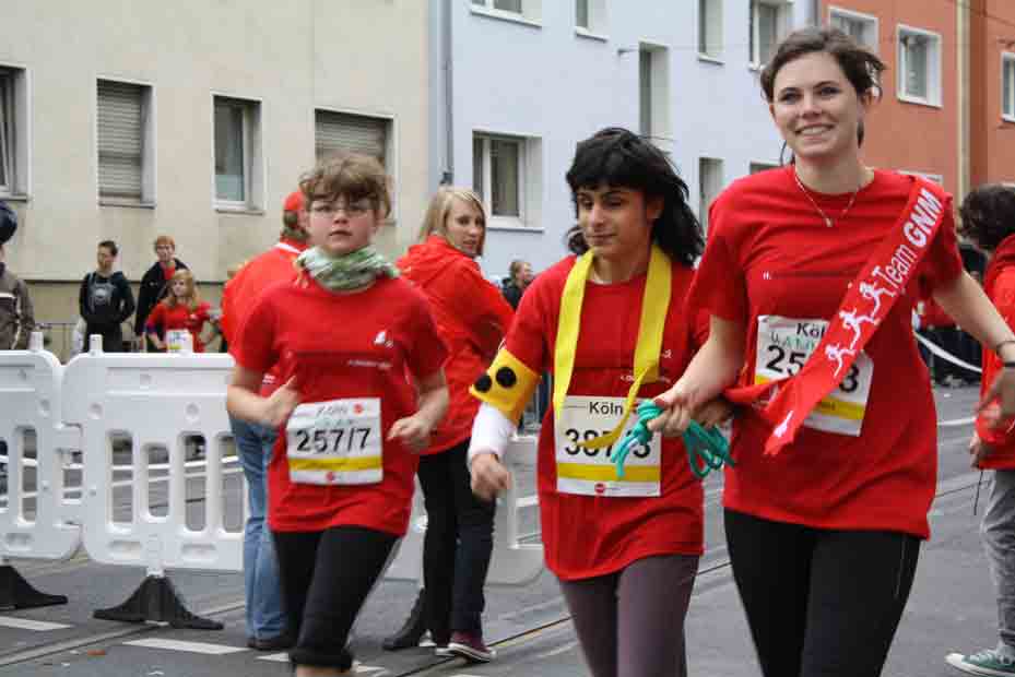 Pariza startet mit 2 Schülerinnen der Gesamtschule Niederzier/Merzenich die 3. Etappe
